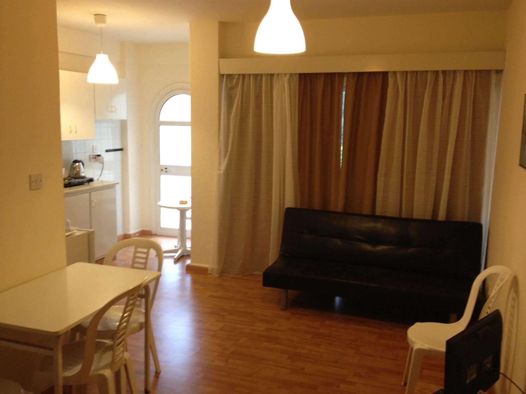 Pasianna Hotel Apartments Ларнака Экстерьер фото