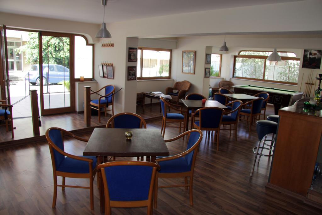Pasianna Hotel Apartments Ларнака Экстерьер фото